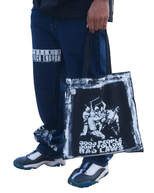 "SKIRMISH"Tote bag