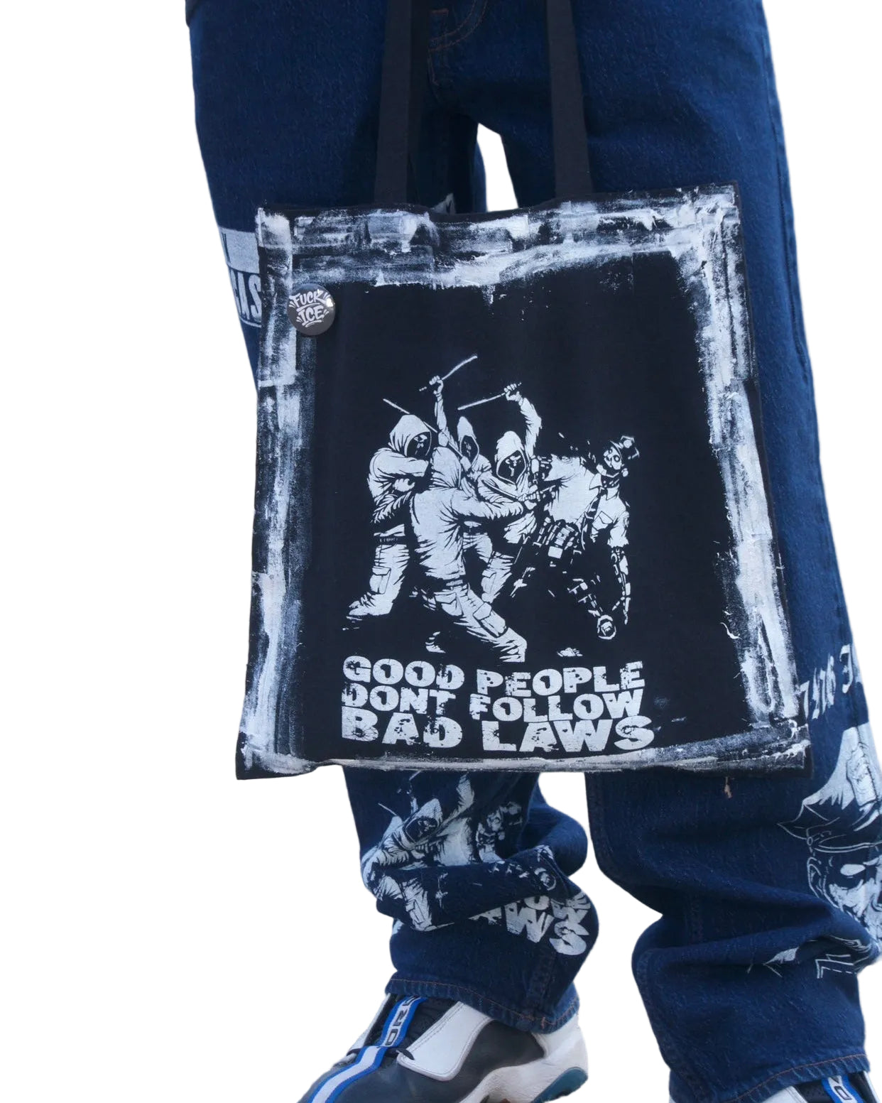 "SKIRMISH"Tote bag
